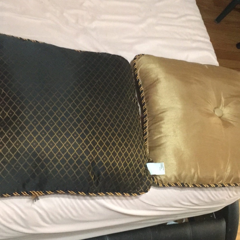 Pillows - Picture 4 of 5